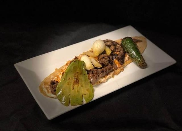 Huarache A La Mexicana.